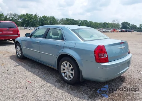 2008 Chrysler 300 Touring z USA, uszkodzony, nr VIN 2C3LA53GX8H305730